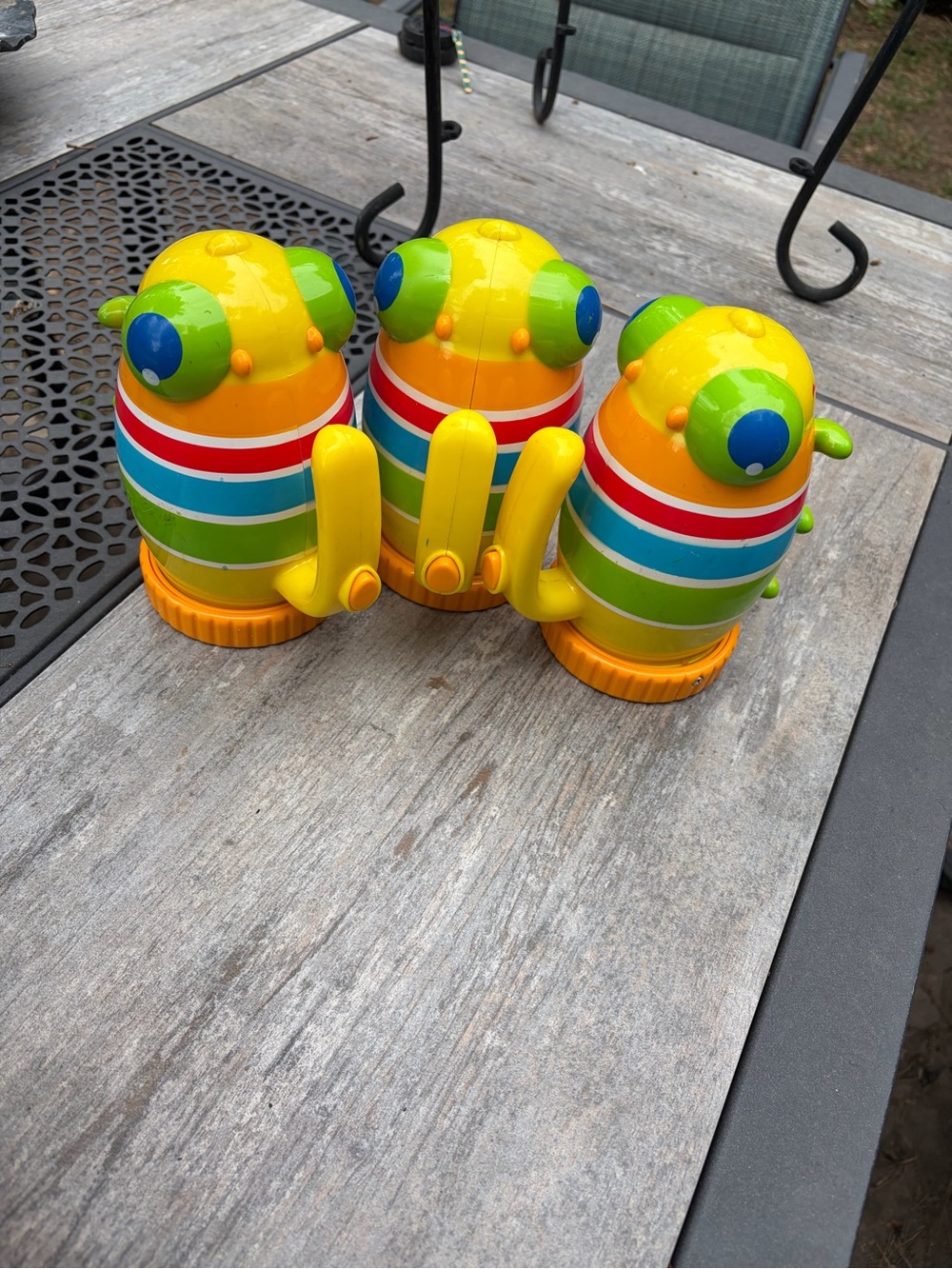 Melissa & Doug Bright Yellow Striped Wind-Up Robot Trio